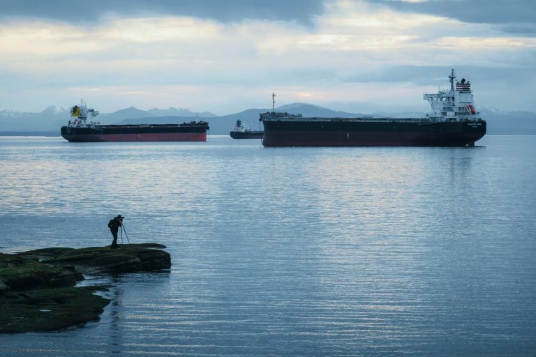 russian-oil-tankers-urals-price-drop